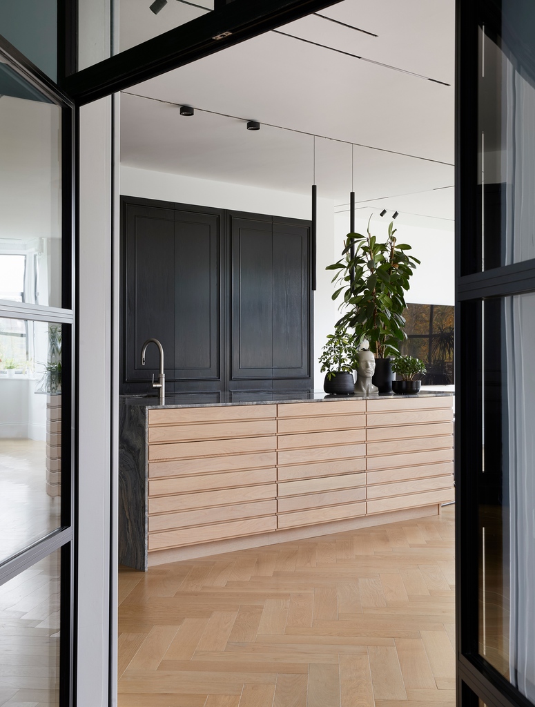 Experience the fusion of dark and dramatic Gustavian cabinetry, boasting elegant raised joinery, with our contemporary Hygge-style kitchen island featuring slim horizontal oak drawers ✨🏡 #InteriorDesign #KitchenInspiration #scandidesign l8r.it/J8B8