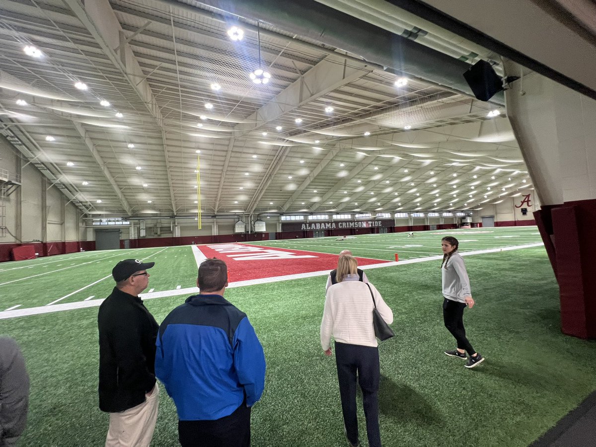 Thank you to @AlabamaFTBL for having us out to their campus! Great to see some Shamrock Alumni and former Shamrock WR Coach @TonyJones_810 @dccshamrocks @dcc1928 @detccstrength @detroitccad @jcessante