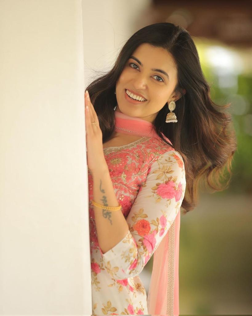 ActrsGallery's tweet photo. #AnjuKurian https://t.co/9XmeSkFXXV