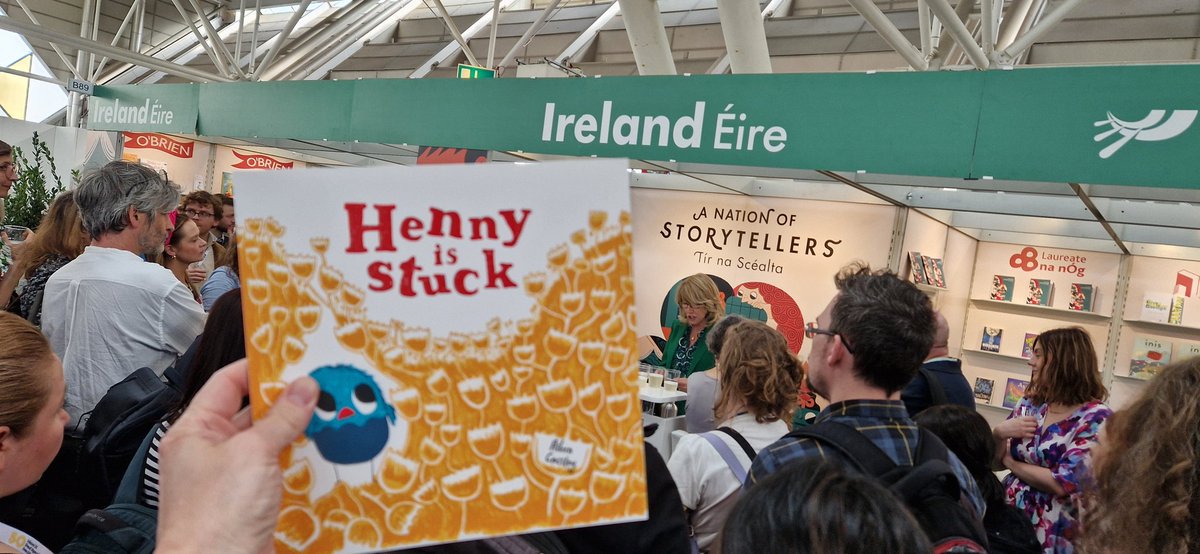 A joyous return to @BoChildrensBook for @crossleyaileen's debut #picturebook #HennyIsStuck seen here with the fab @KidsBooksIrel team plus @akwindram and his own new #picturebook #KevinTheOrange illustrated by #OllaMeyzinger