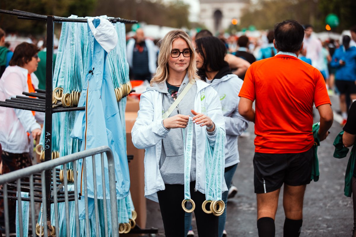 They were there all along the route to encourage you and congratulate you, a big THANK YOU to the #SchneiderElectric #ParisMarathon volunteers 💚 📸 A.S.O. / Maxime Delobel - Andre Ferreira