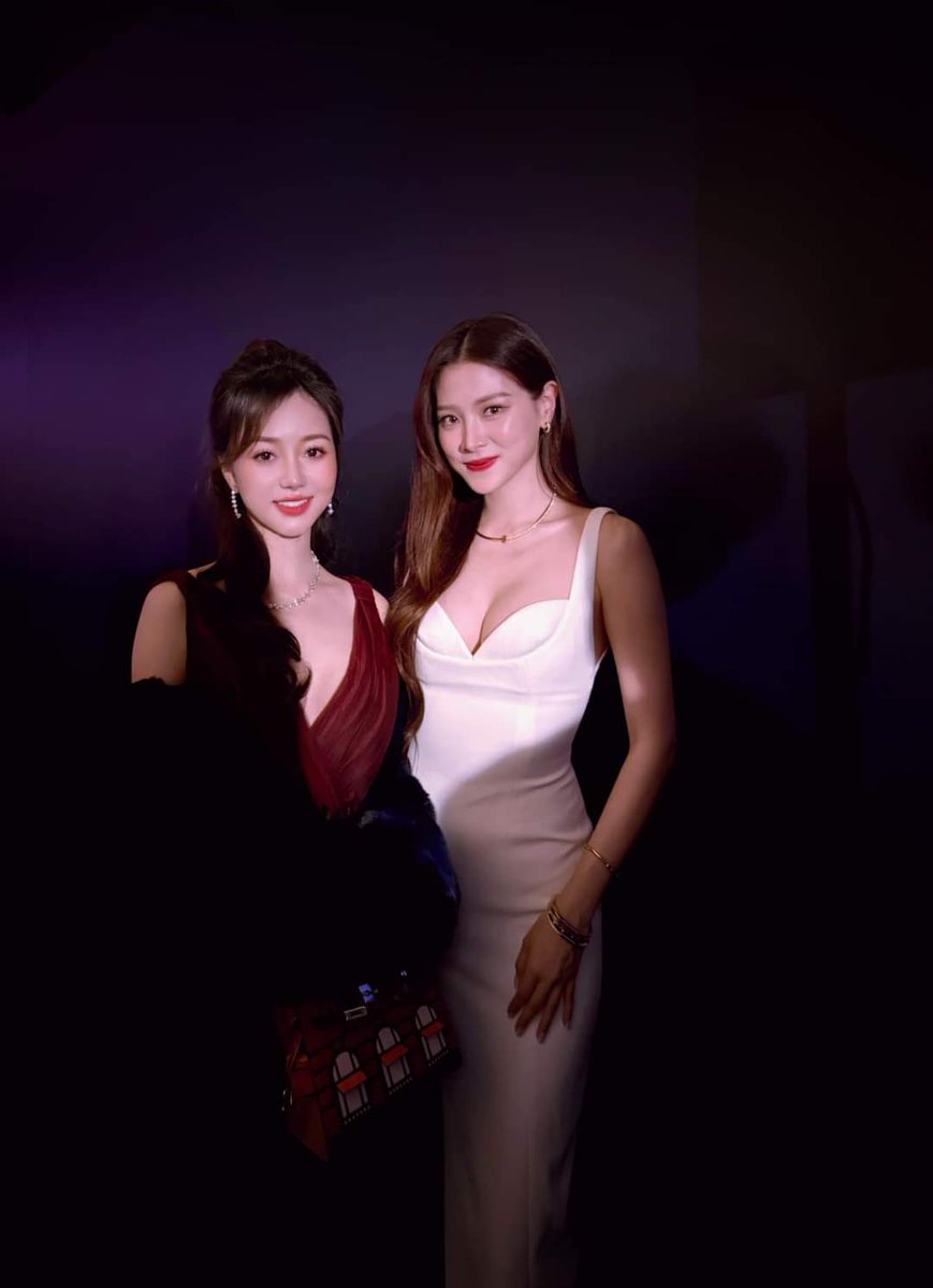 AllAboutBaifern's tweet photo. Baifern #TiffanyWonder #TiffanyAndCo https://t.co/DY0jXHMziY