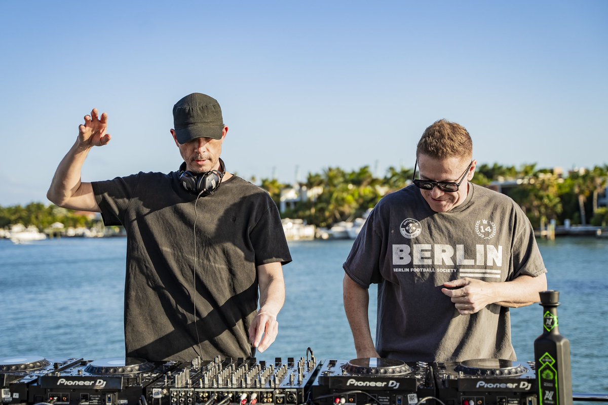 Did you already check out our new #Miami sunset set?! 😎🌴#mmw @1001tracklists Tune in here: bit.ly/cg1001miami