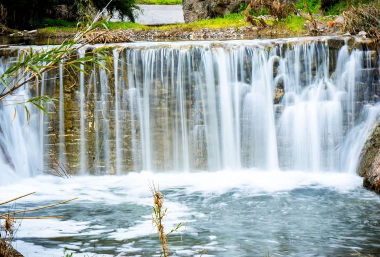 This waterfall is a focal point as the Tremithos River flows through Ayia Anna Village!
Make time to check it out when discovering the beautiful countryside north of Larnaka! 

➡️ Visit Larnaka #LarnakaTourism
➡️ Tag @LarnakaRegion @visitcyprus 
 📷credit: @tasosanastasi_