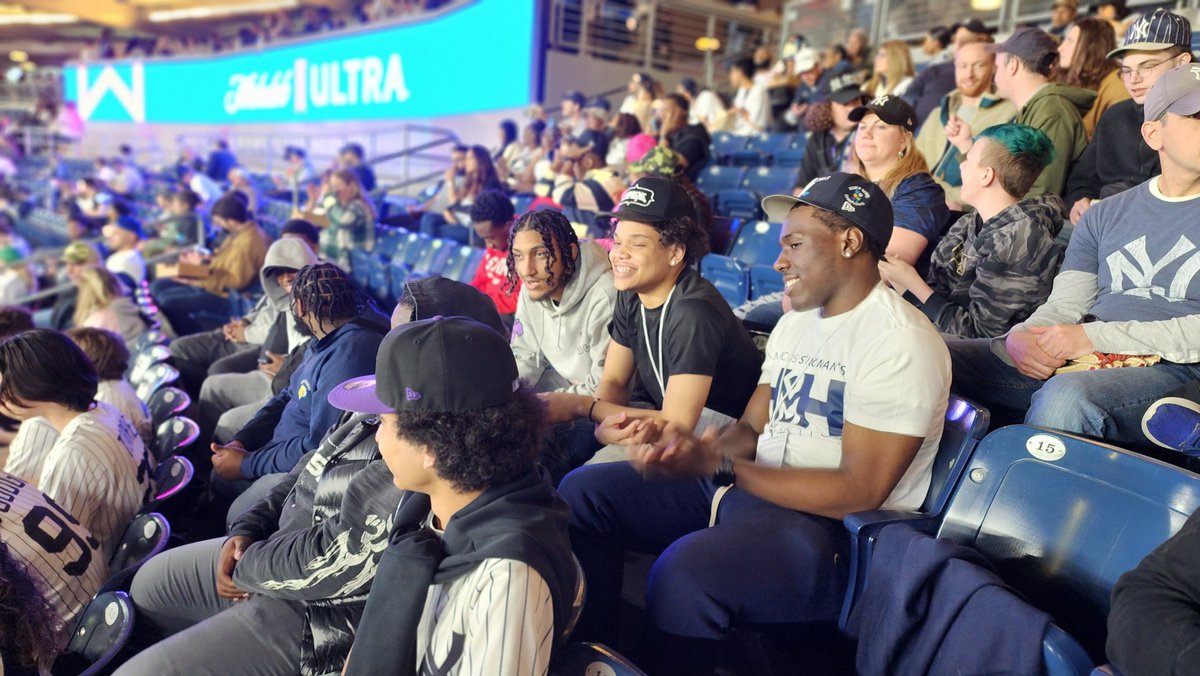 This past Tuesday, the HDMH Foundation hosted students and members of the baseball team from @EagleBronx at the @Yankees game. @STR0 met with the young men before the game to emphasize the importance of work ethic, mental health, education and how he has dealt with adversity.