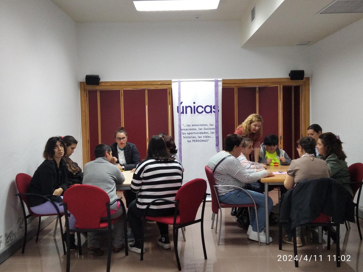 Esta mañana un grupo de usuarias del Centro de Día de Santa Rosalía han participado en una nueva edición del 𝗣𝗿𝗼𝘆𝗲𝗰𝘁𝗼 𝗨́𝗻𝗶𝗰𝗮𝘀📷 con el taller 'El futuro que queremos' organizado por el CERMI Región de Murcia en Torre Pacheco.