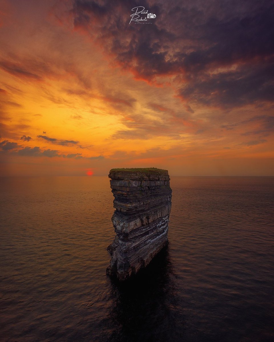 📍Downpatrick Head
👉🏻Ruta costera del Atlántico / Wild Atlantic way: 10th anniversary 

#stormhour #WildAtlanticWay #earthcapture #sunset #photography #ireland