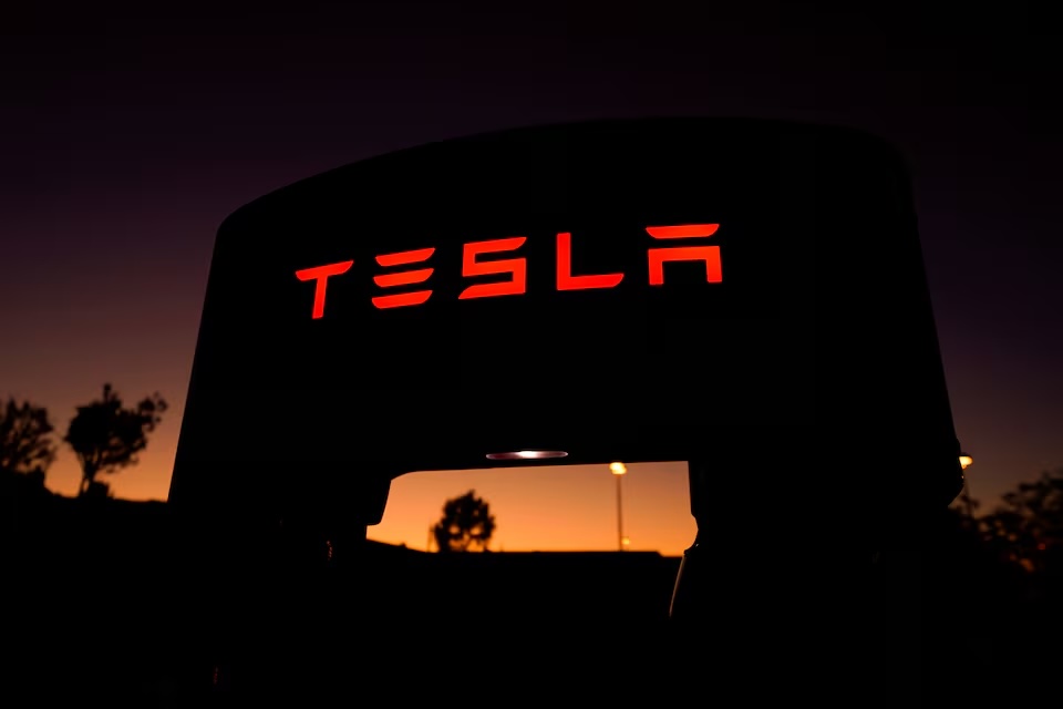 #Tesla accused in lawsuit of cheating #California workers out of #wages 
reuters.com/legal/tesla-ac… via Reuters
#lawfirm #businesslaw #laborlaw #wageviolations