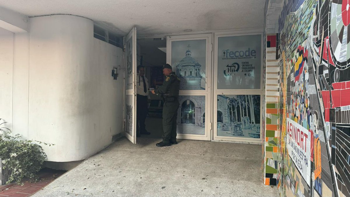 DanielV49721412's tweet photo. La Seccional de Protección y Servicios Especiales Mecuc, bajo la misionalidad del Grupo Protección a Personas e Instalaciones MECUC, mediante la estrategia # yo soy país, @propteccionponal  realiza plan de revistas a personalidades, entidades gubernamentales e internacionales. https://t.co/5u0H6RFdoX