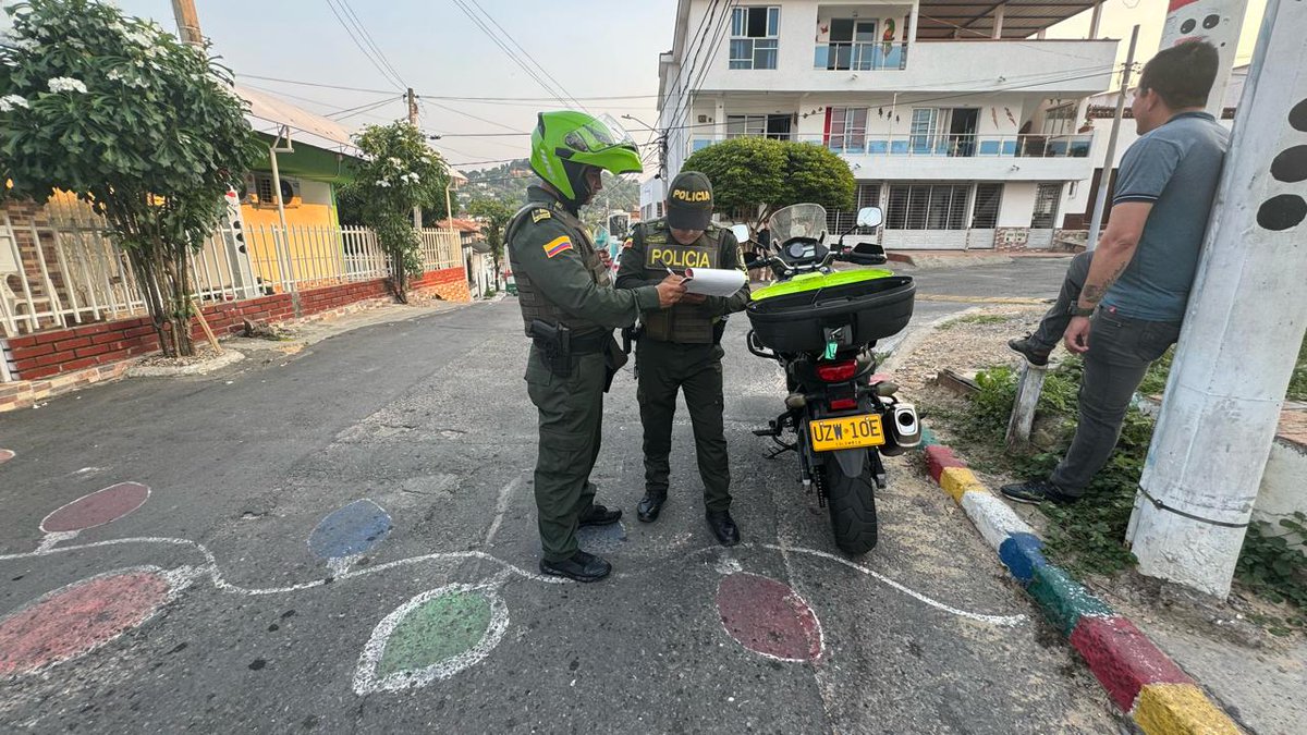 DanielV49721412's tweet photo. La Seccional de Protección y Servicios Especiales Mecuc, bajo la misionalidad del Grupo Protección a Personas e Instalaciones MECUC, mediante la estrategia # yo soy país, @propteccionponal  realiza plan de revistas a personalidades, entidades gubernamentales e internacionales. https://t.co/5u0H6RFdoX