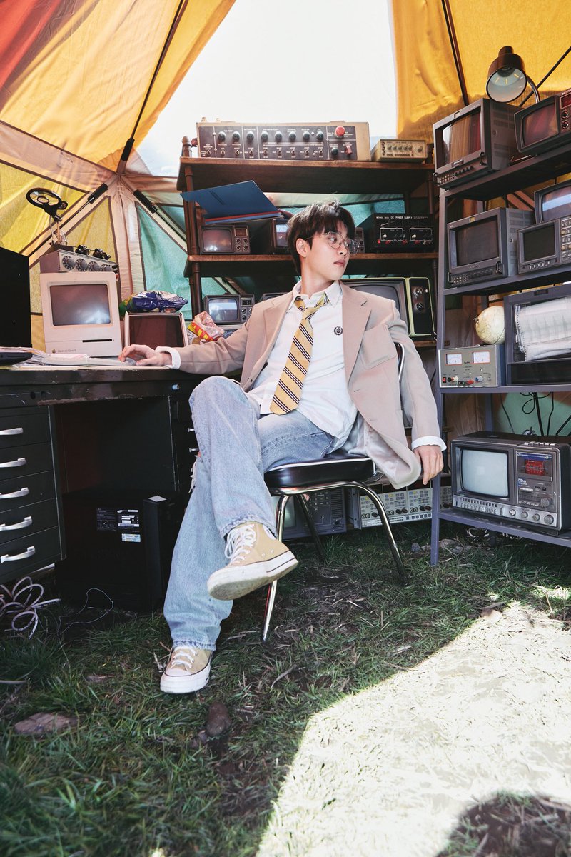 รูปคยองซูดีมาก ดีแบบดีเลยอ่ะ คนก็หล่อ สถานที่ก็ไม่ซ้ำ ไม่สตูดิโอ ไม่ซีจี ไม่มีชุดลุงๆ เสียอย่างเดียวคือไม่ค่อย public เพราะน้องดรอปรูปแค่ใน official fanclub ;—;