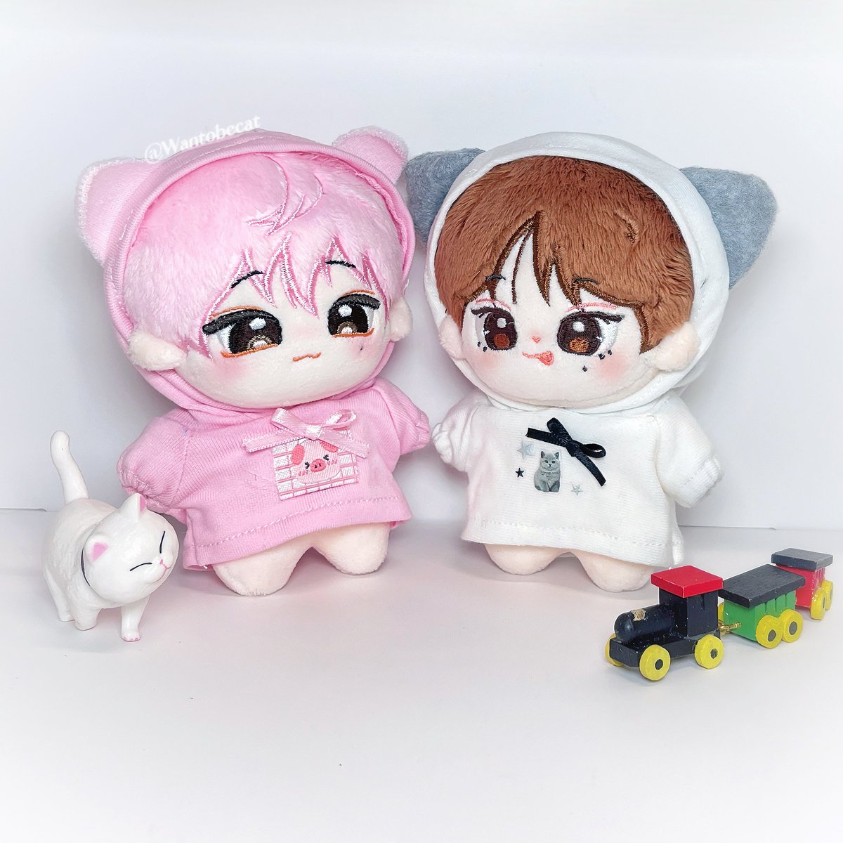 Acorn and Cheese ball

enhypen sunoo doll