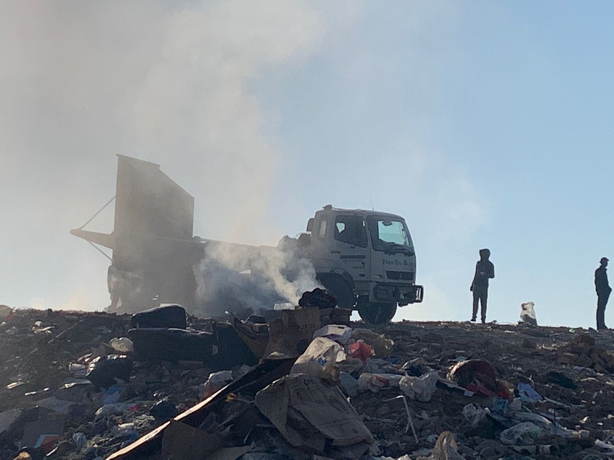 Illegal dumping is continuous, to make space something has to happen to the already dumped trash.
Burning the waste is the 'landlord's' solution.
Polluting and poisoning the air that residents breathe.
#spreadtheword #joinforces #dumping #burning #illegalactivity #health