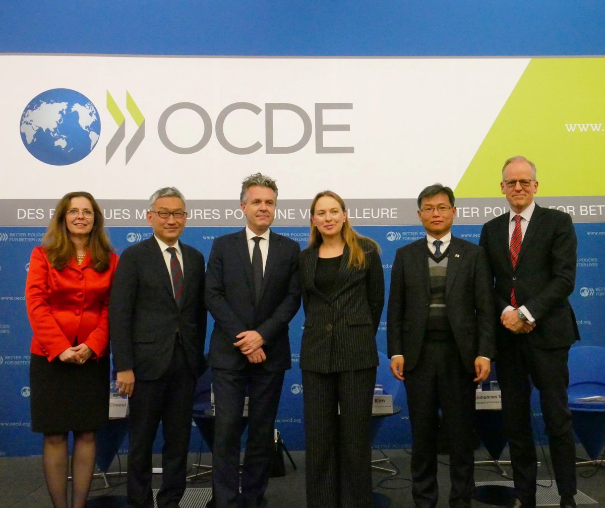 COEbanknews's tweet photo. 🗨️"By embracing vulnerability as a focal point, we not only bolster resilience but also pave the way for greater inclusivity ", said VG Böhmer at #OECDInfra Forum @OECD, underscoring the importance of a #vulnerability lens in building #resilient and #inclusive cities🏙️ https://t.co/lk8lPNqVWc