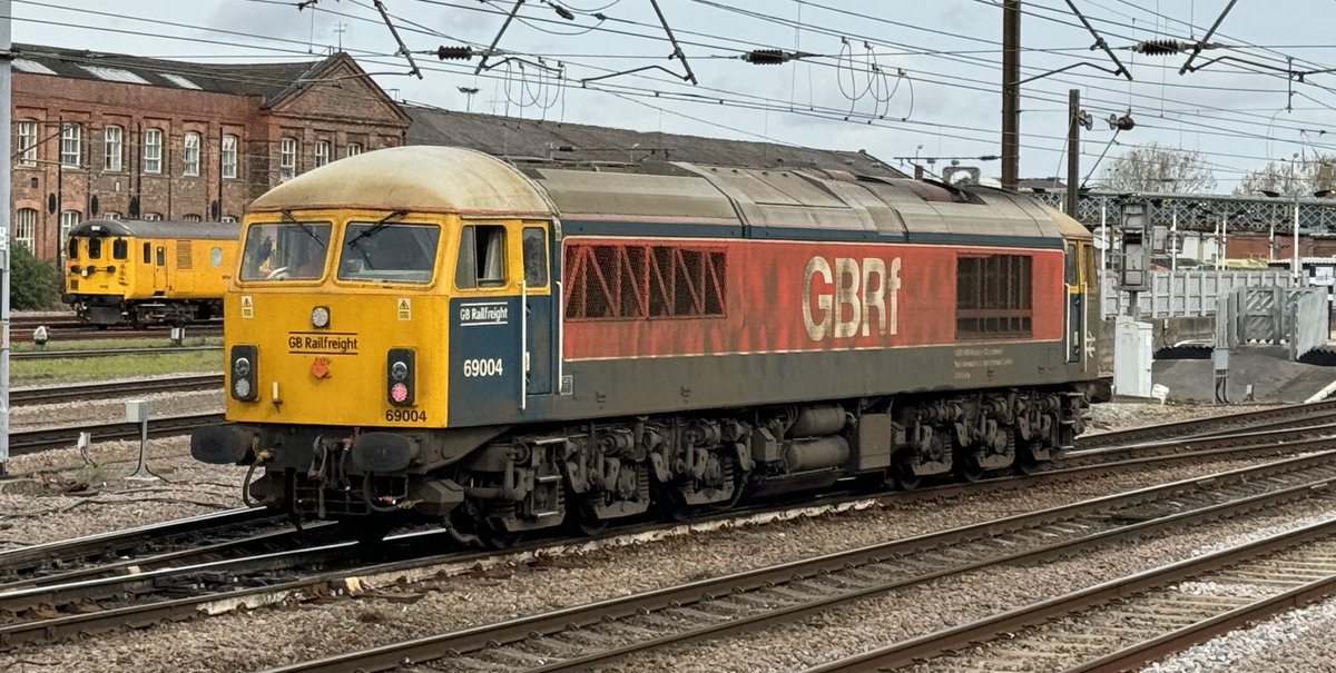 69004 @ Doncaster 0Z69 1051 Doncaster Down Decoy Gbrf to Doncaster Down Decoy Gbrf #class69