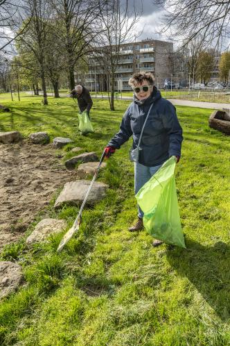 De UM is trots op haar lokale samenwerkingen. Neem bijvoorbeeld het Viegenpark in Maastricht Noordwest van stichting SamenGroenerMaastricht. Hier komen buurtbewoners wekelijks samen om de tuin en onderling contact te onderhouden: tinyurl.com/22w5uwpa #VanDeEuregioVoorDeEuregio