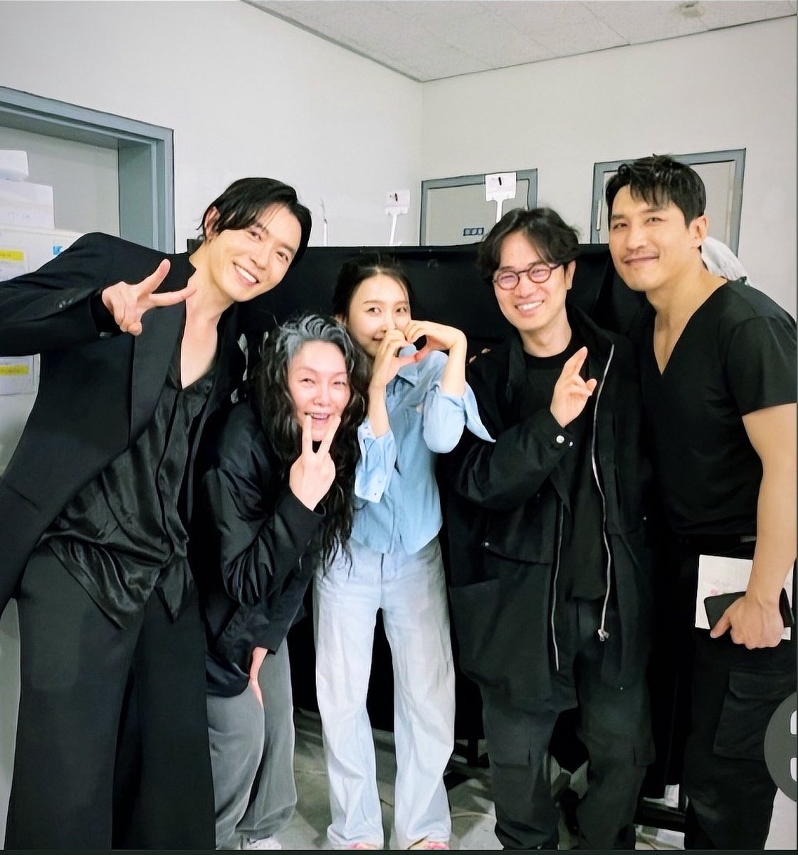 The director of pagwa movie came to watch musical pagwa #kimjaewook #kimjaeuck #jaeuck #kimjaeuck #jaewook #jaeuck #jaewookkim #jaeuckkim #キムジェウク #DeathsGame #minsunwoo #김재욱  #pagwa #damagedfruit