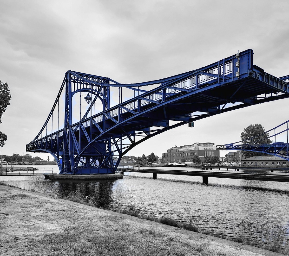 QP a photo with selective colour
Kaiser-Wilhelm-Brücke in Wilhelmshaven/Germany