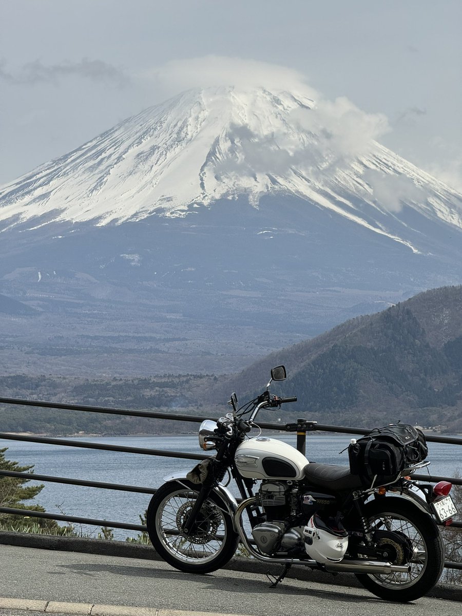 バイクが盗難に遭いました 車種はカワサキ W650(2008年モデル)です 特徴はフロントフォークにツールバッグ付き、マフラーはワイバンクラシック、ハンドルはアップハンドルです 場所は大阪府寝屋川市です ナンバーは大阪Cす6366 拡散お願いします #大阪 #バイク盗難 #バイク #盗難