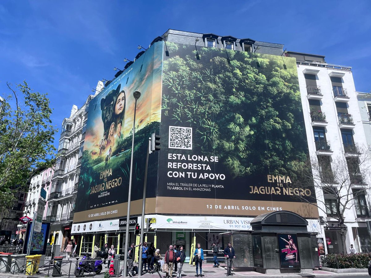 A Madrid hi ha una lona que es reforesta amb la teua ajuda! 🌿 ayudaalamazonasconemma.es Demà estrena de "Emma y el Jaguar Negro" de <a href="/Tripictures/">Tripictures</a>