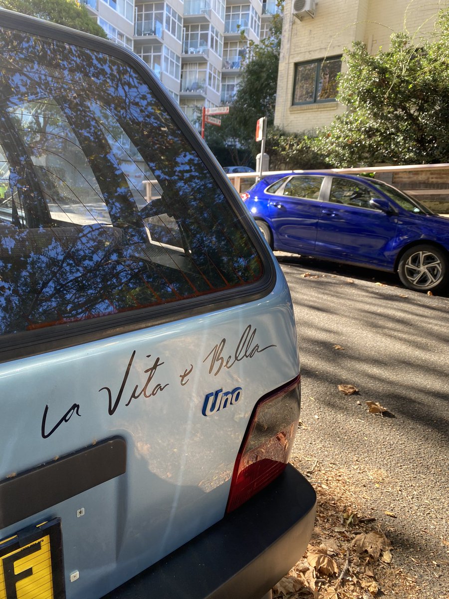 Trovare questa macchina parcheggiata sotto casa a Sydney: PRICELESS