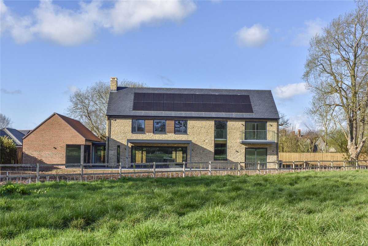 New instruction #Trull #Taunton #Somerset Oakland Grange is a magnificent '#granddesigns' family house with excellent #energysavingfeatures found in a tranquil edge of village setting. Guide price £1,850,000. jackson-stops.co.uk/properties/189… vimeo.com/927507372 @taunton #newhomes