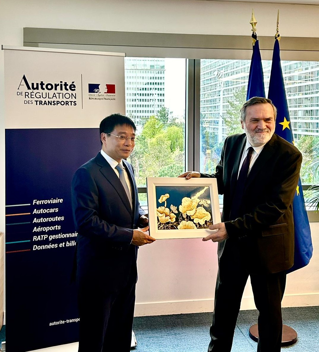Très honoré d’avoir reçu Nguyen Van Thang, ministre des Transports du Vietnam : des échanges riches qui ont porté sur la régulation des transports en France par l’ART, en particulier dans les secteurs ferroviaire, routier et aéroportuaire et les systèmes de transport intelligent.