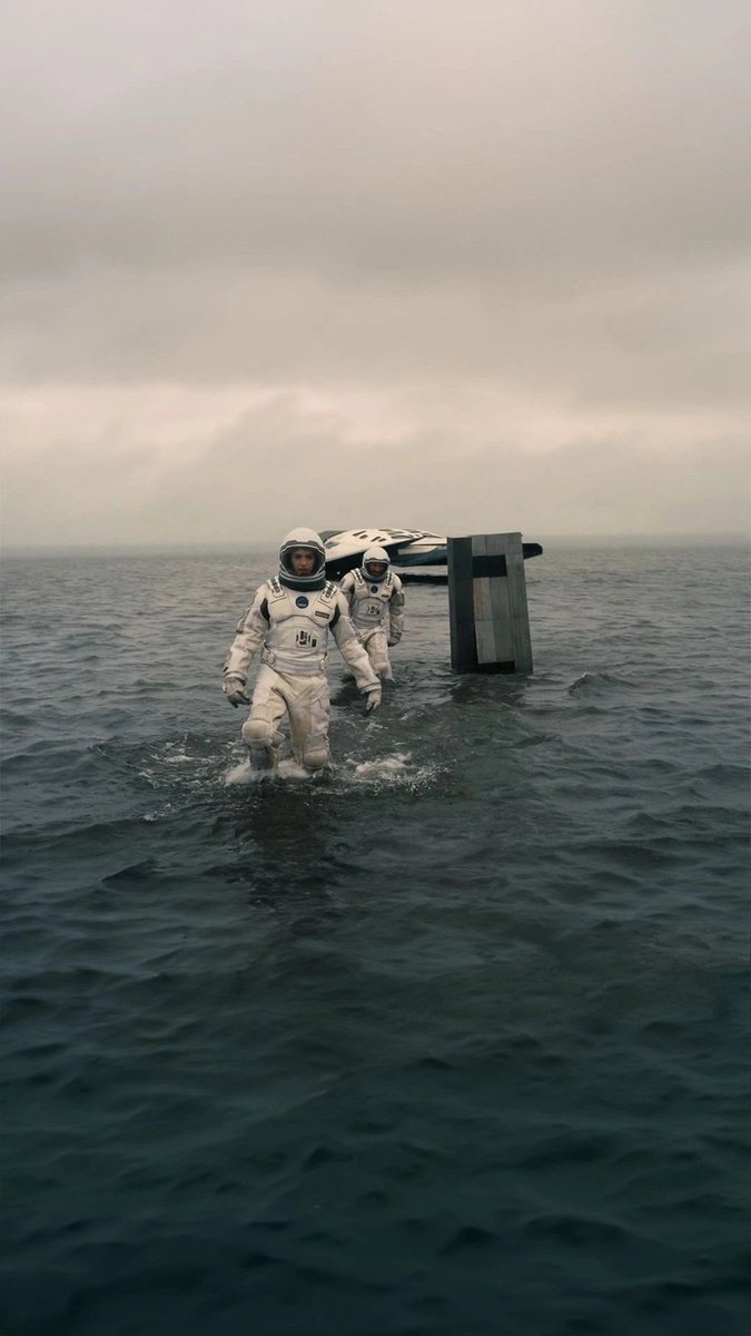 Interstellar’ı yıllar sonra yeniden izledim. Yok abi harbi çok iyi film. 2024’te Interstellar övmek istemiyorum ama taş gibi. Yüksek bütçeli Türk melodramı diyen eleştirmene atlayasım geldi yine. Oscar’ın gram aklı olsaydı En İyi Filmle minimum 7-8 ödül anasının ak sütü gibi.