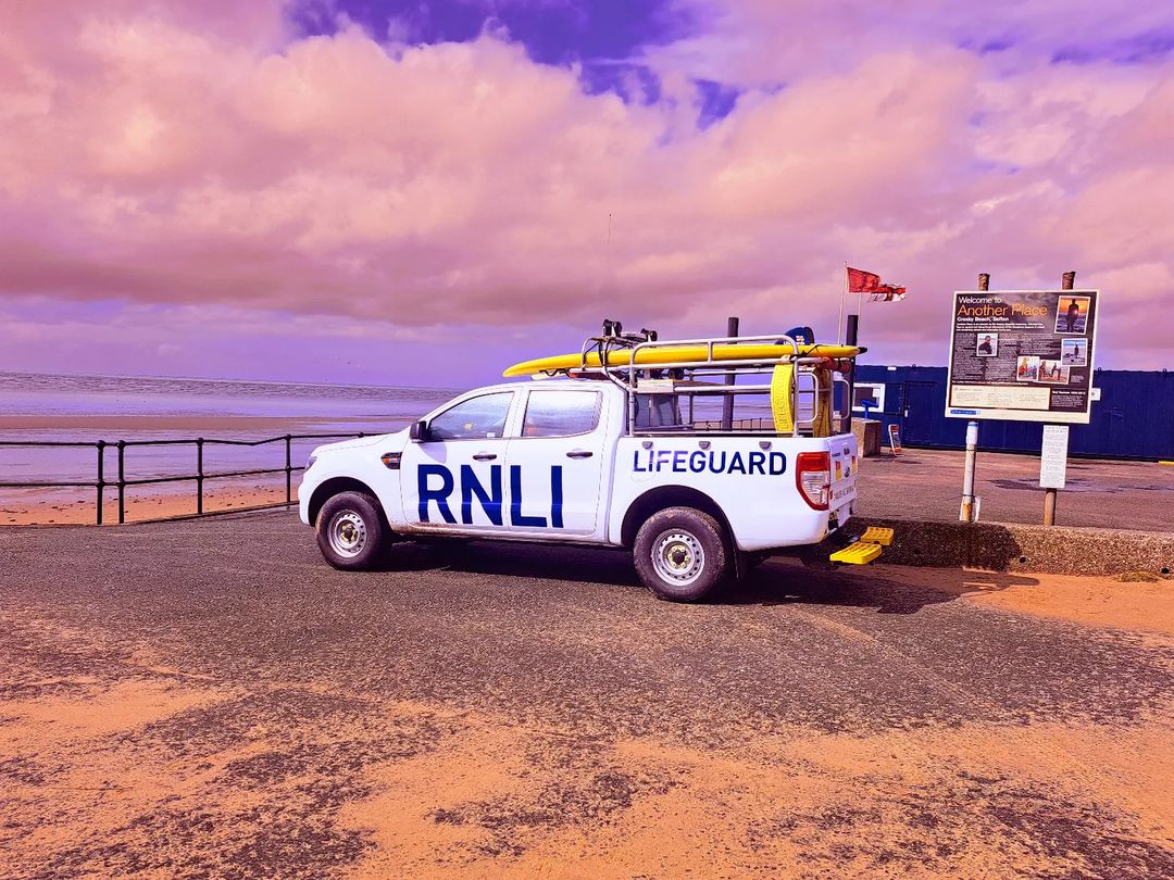 Massive thanks to the brilliant @rnlilifeguardnw / @RNLI who do a fantastic job of keeping watch over our coast, especially during the recent weather conditions⛈️🌬️🤝

📸 Credit to here.andtherephotography

#MySefton