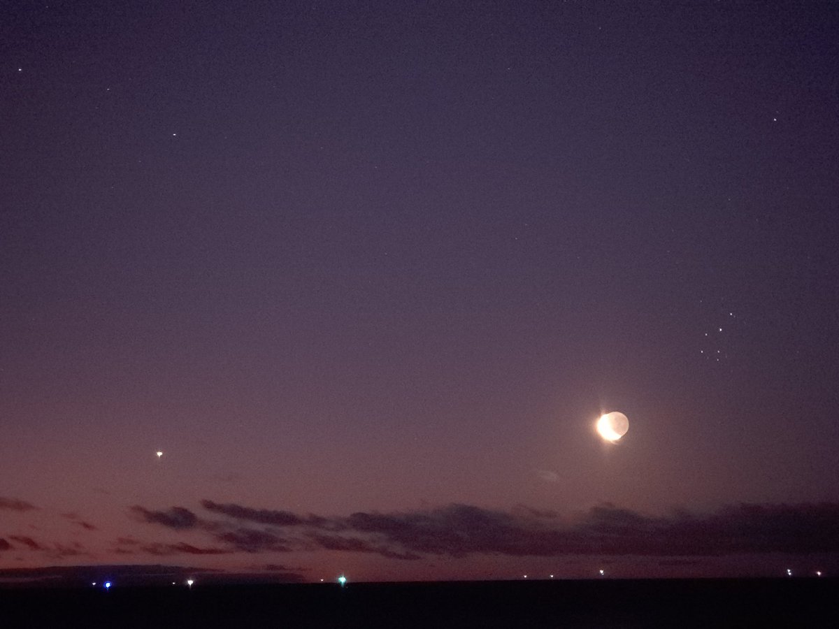 Tonight's Jupiter, crescent Moon and pleiades, comet 12P is invisible in the twilight