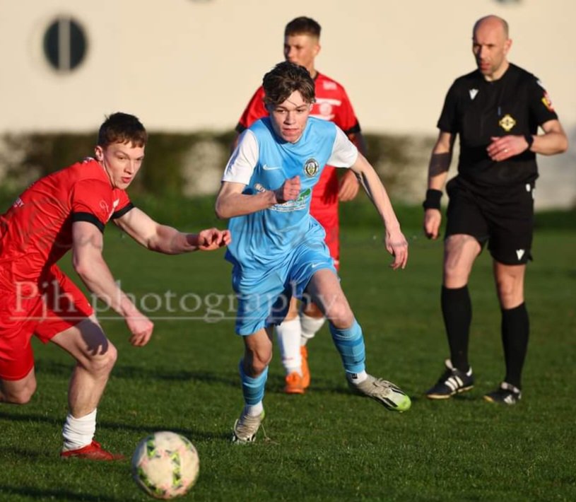jamie5815's tweet photo. Back on the pitch after 4 weeks Vs Ballyclare #weebreda https://t.co/KV5f1uMHqz