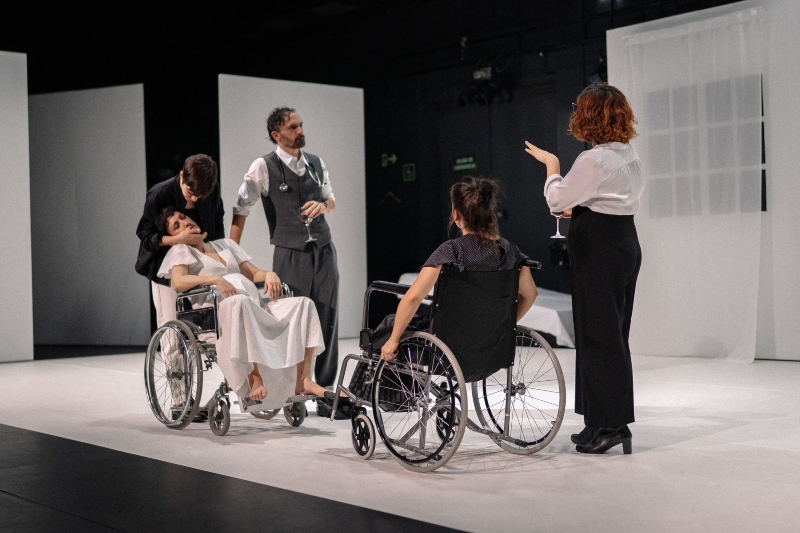 💐Del 13 al 26 de abril, #NavesDelEspañol en #MataderoMadrid acoge el regreso de uno de los éxitos de la temporada pasada, y ganadora del Premio Max 2023 al mejor espectáculo de teatro: ‘La voluntad de creer’, del director Pablo Messiez👇 mataderomadrid.org/programacion/l… 🎭@TeatroEspanol