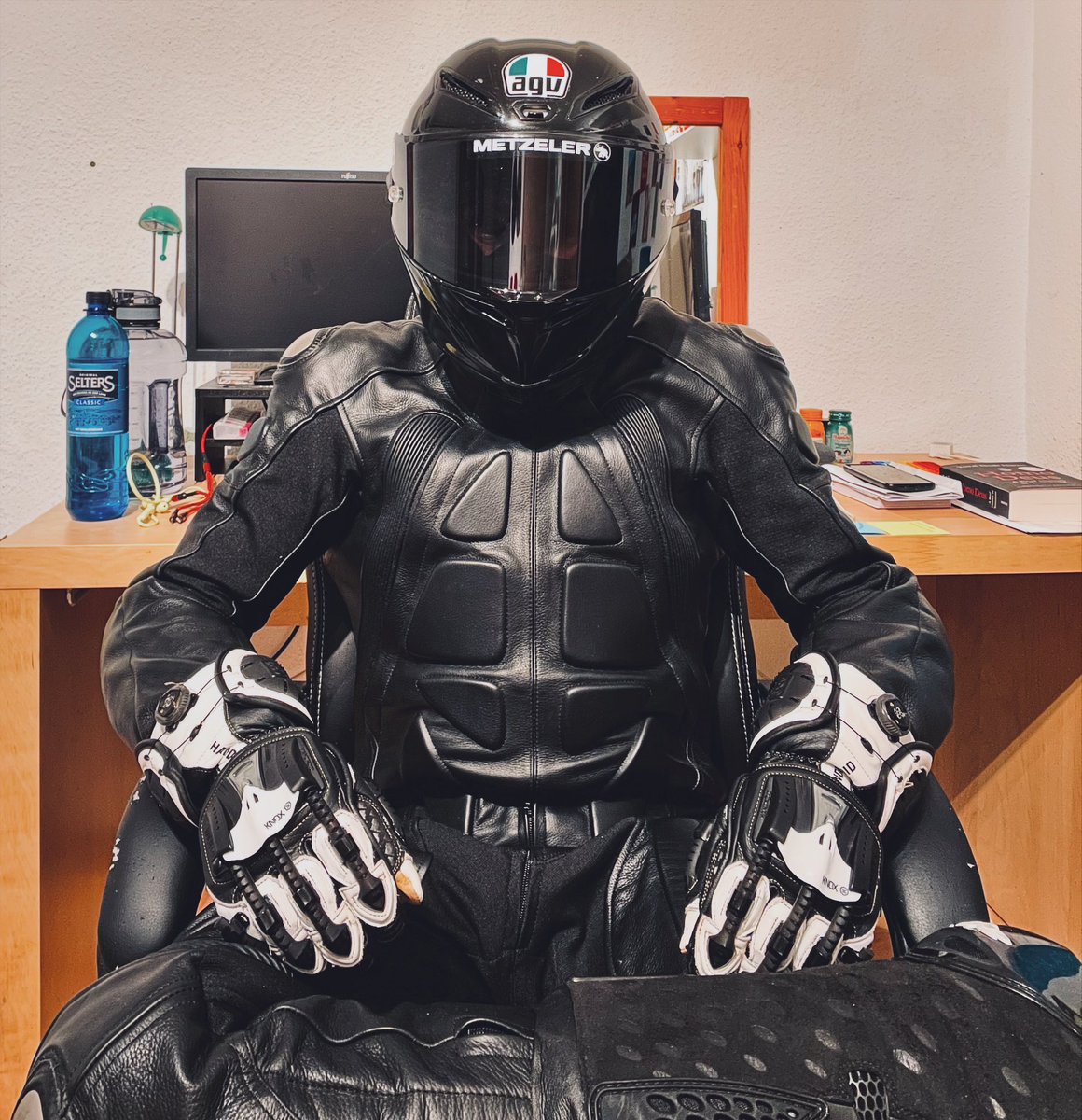 The boots aren’t gonna clean up themselves boy! 😈