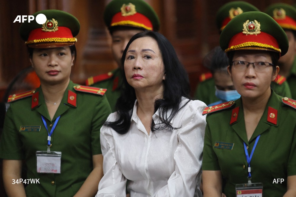 🇻🇳 Truong My Lan, dirigeante d'un géant de l'immobilier, a été condamnée à la peine de mort dans une affaire de fraude à 25 milliards d'euros au total, le plus grand scandale financier qu'ait connu le Vietnam #AFP