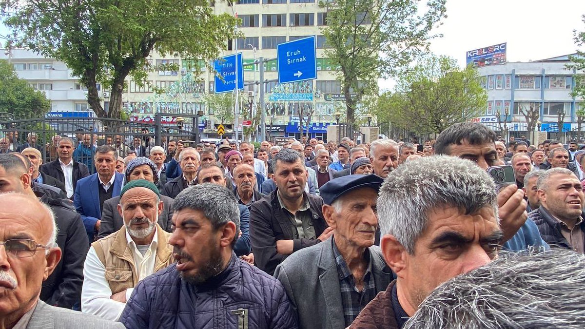 Eş genel başkanımız @tuncerbakirhan ve milletvekilimiz @erdogansabahats bayramlaşma programımız kapsamında parti binamızda halkımız ile bir araya gelerek büyük bir moralle halkımızla bayramlaştık.