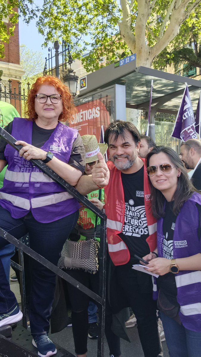 Y aquí estos compis de @Industria_CCOO que han currado para que la movilización sea un éxito ✊🏼💥❤️‍🔥  
#AgroConFuturoYDerechos 
#AgroCCOO