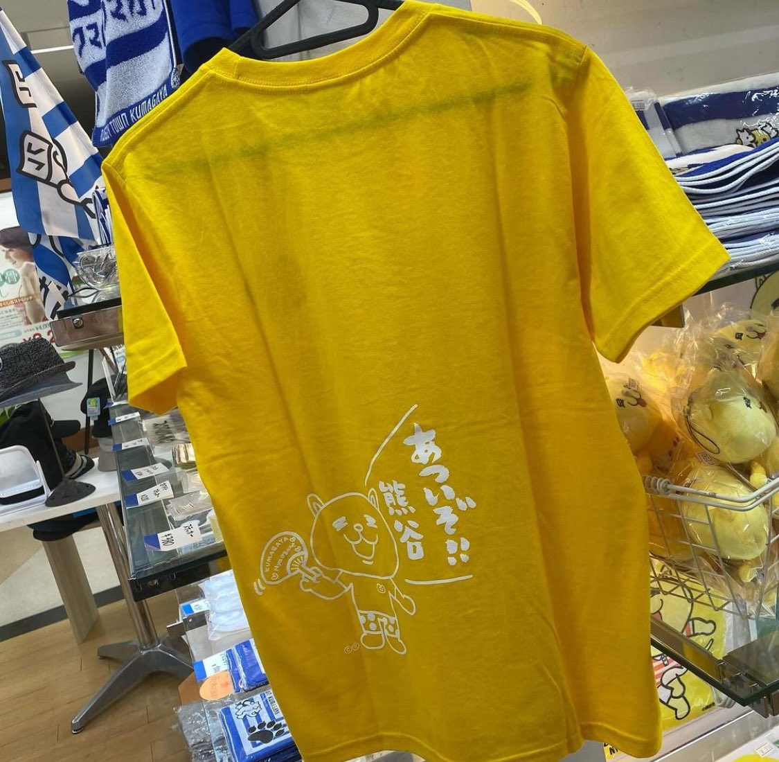 karvan_az's tweet photo. 🐱ニャオざね🐱ぬいぐるみ販売開始❕
⁡
《ニャオざねぬいぐるみ》入荷しております💛
当店で販売するのは初めてです！
約30cmの大きなサイズ！
フワフワした触り心地で可愛いですね💓
⁡
そしてなんと！
ニャオざねの着ているTシャツも入荷！
ニャオざねとお揃いのTシャツ着れちゃいますよ👕 https://t.co/qYpEkeETSK