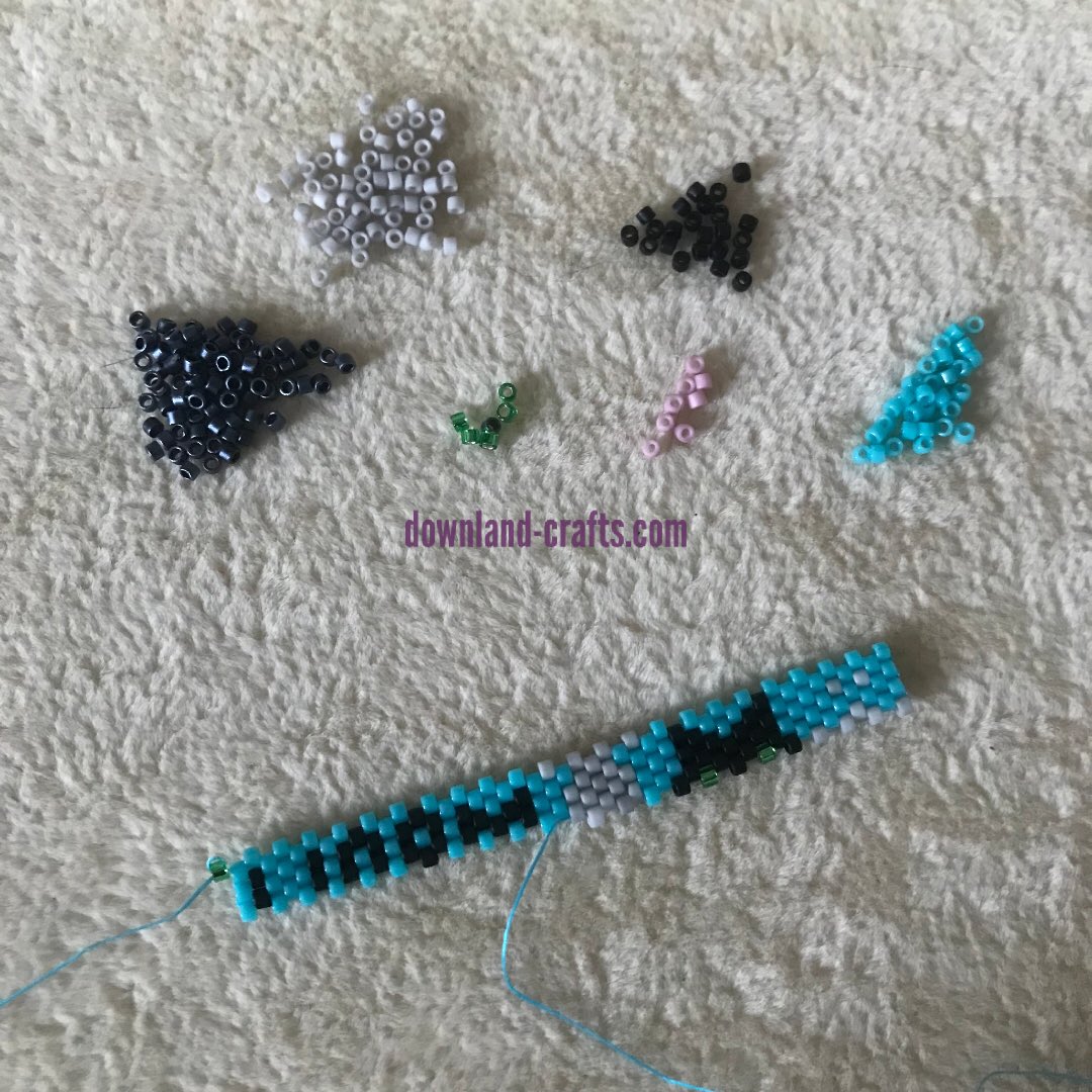 I’ve not much time to bead this week. My sister’s cat has made sure of that 😹 but I have started a new peyote design. I wonder if you can guess what it is? #beading #beadweaving #downlandcrafters #craftbizparty #ulsterartsandcrafts #elvesontour