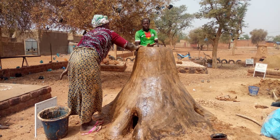 Discover Kaya's Museum of Traditional Stoves in Burkina Faso. Faced with numerous challenges and threats, the Association Culturelle Passaté (ACP) led its community in protecting the stoves from destruction. Read more in this month’s Impact Story: bit.ly/4auxDSz #CER