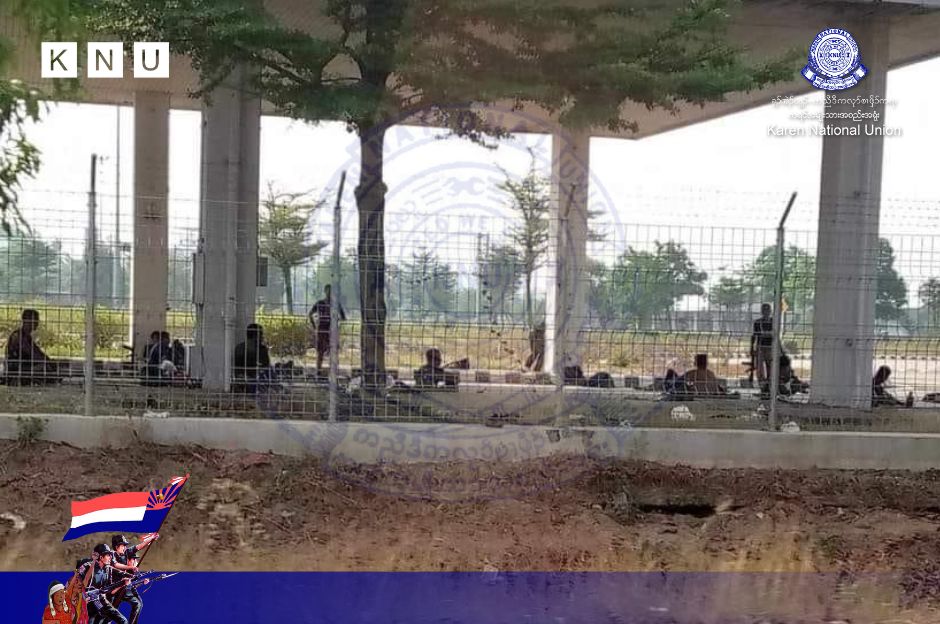 IrrawaddyNews's tweet photo. Thai authorities temporarily shut down the second Thai-Myanmar Friendship Bridge linking Myawaddy on the Myanmar side with Mae Sot in Thailand on Thursday after fleeing junta troops took shelter at the bridge to reportedly seek safety in Thailand.
#WhatsHappeningInMyanmar https://t.co/LGI3IaAI08