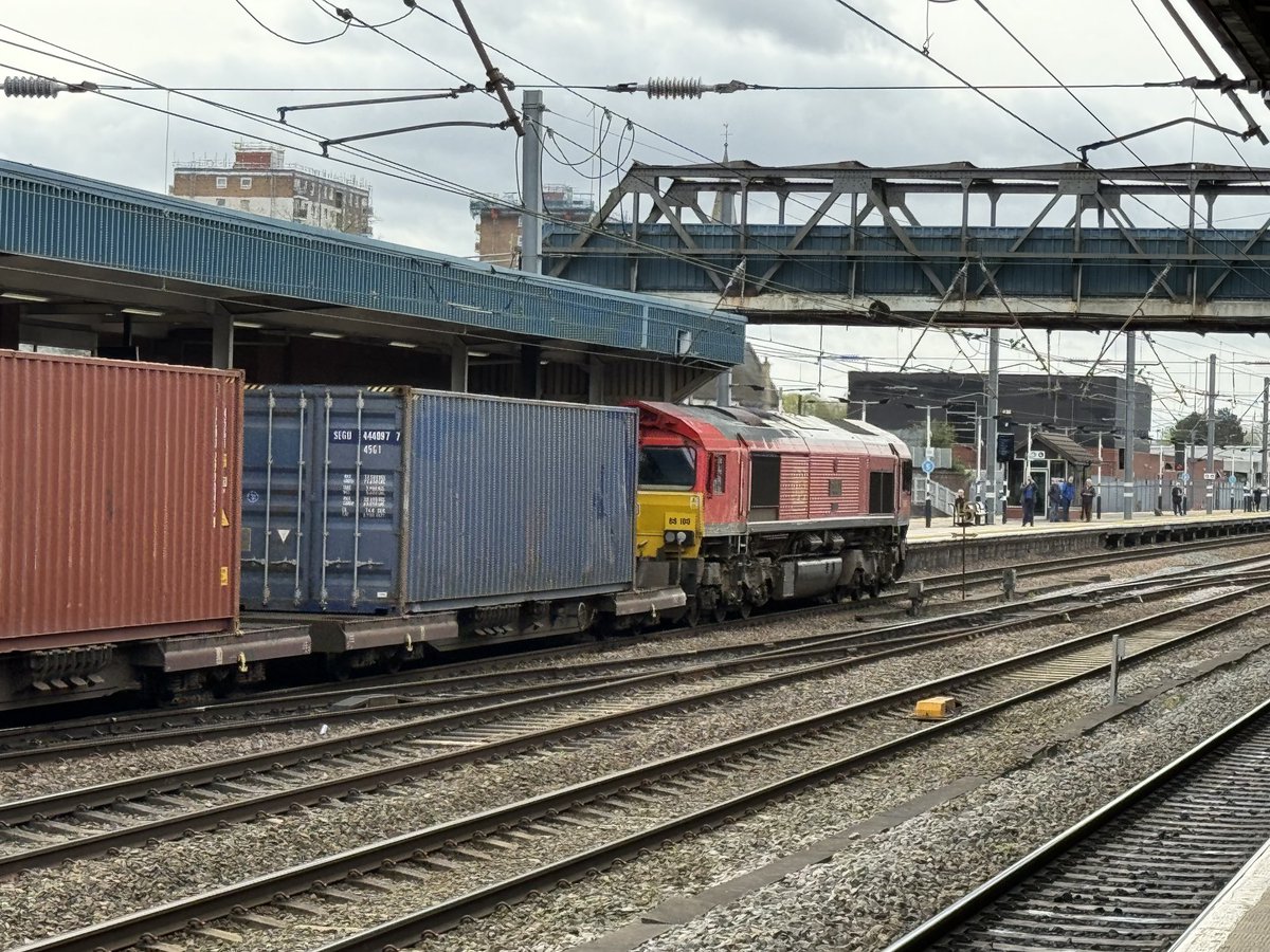 #class66 100 4L45 1002 Wakefield Europort to Felixstowe North Dbc @ Doncaster