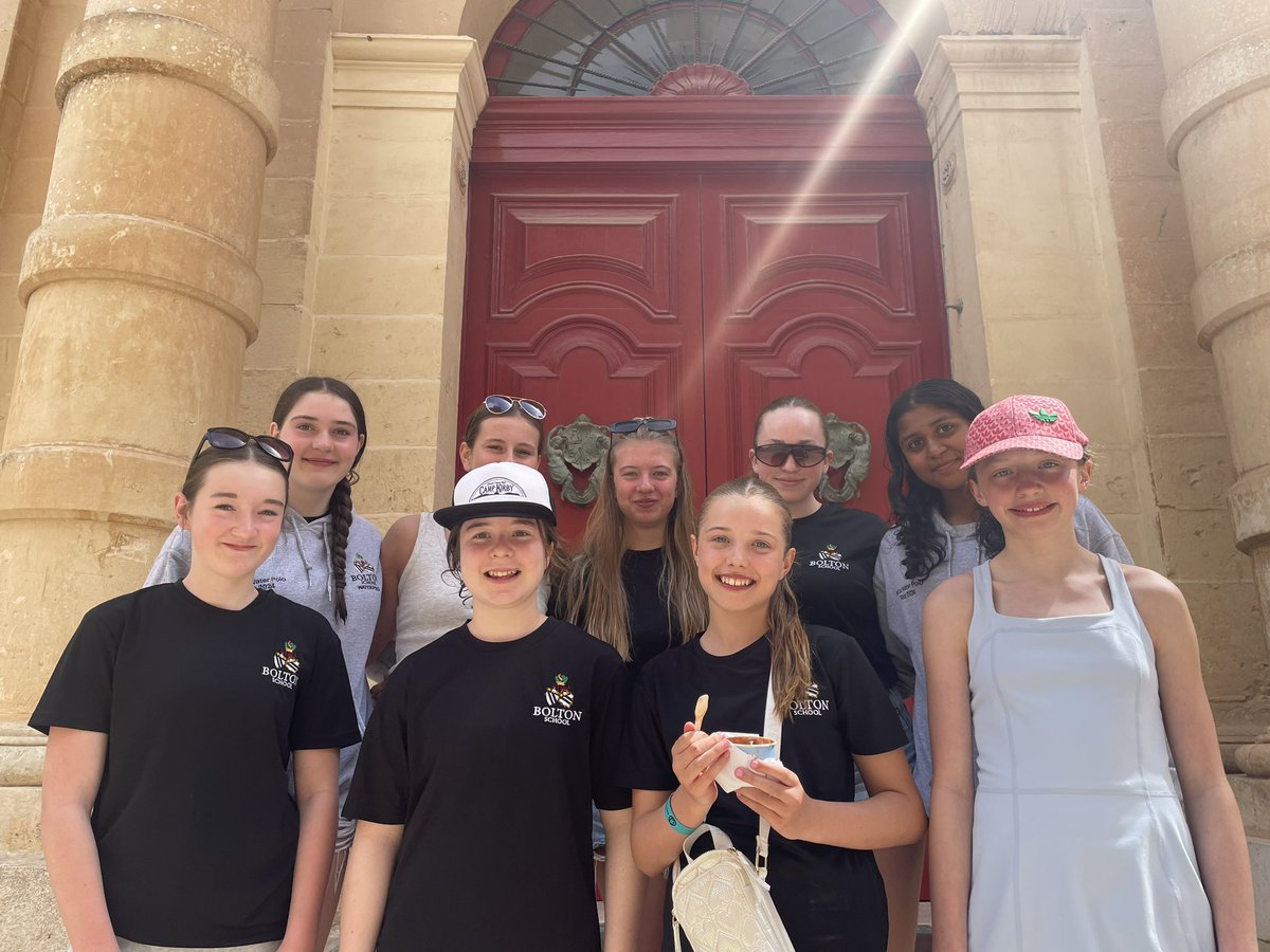 A little tour of beautiful Mdina with an ice cream stop of course! 🍦
