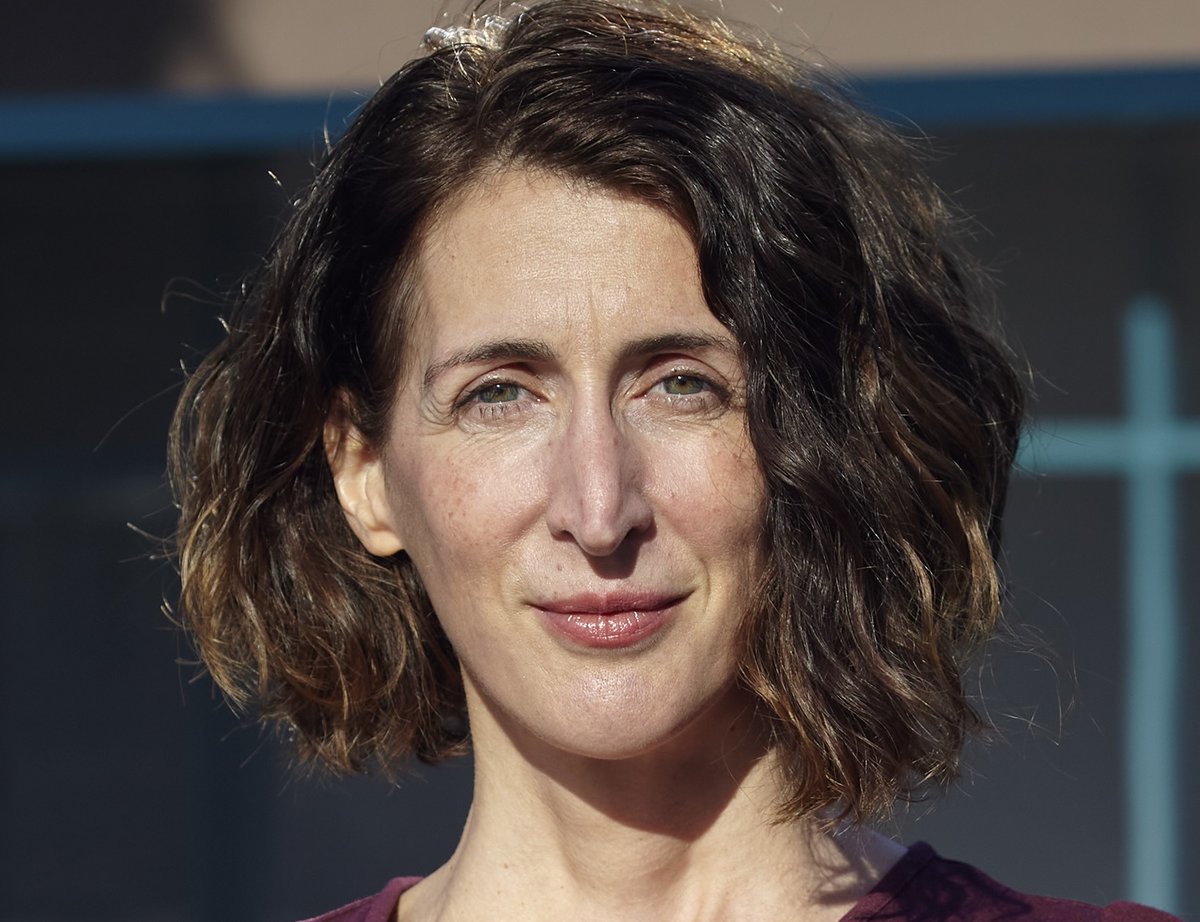 Congratulations to Mirta Galesic on receiving the @ERC_Research Advanced Grant! Her project at the @CSHVienna focuses on the intricate workings of #collective #adaptation. Learn more about her research ➡️ Mirta Galesic Awarded ERC Advanced Grant bit.ly/43QtXbv #ERCAdG