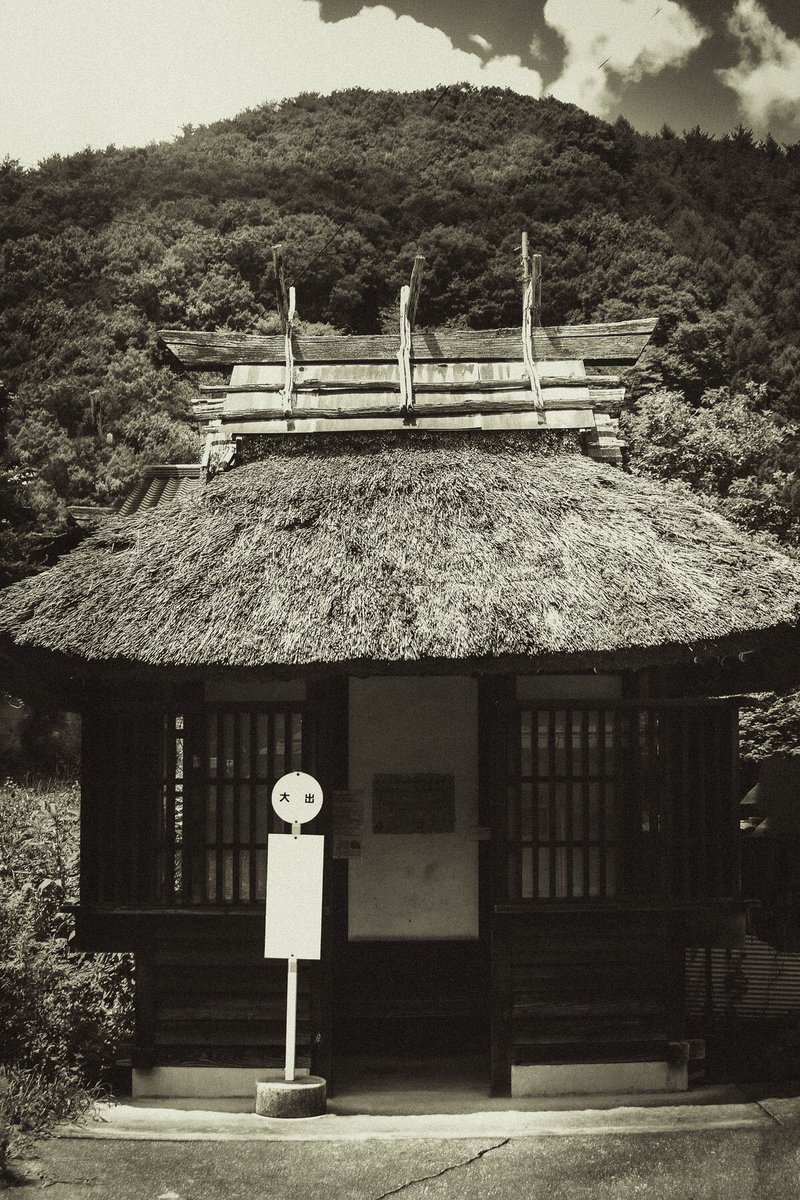 Possibly one of the most beautiful bus stops in the world. Nagano, Japan.