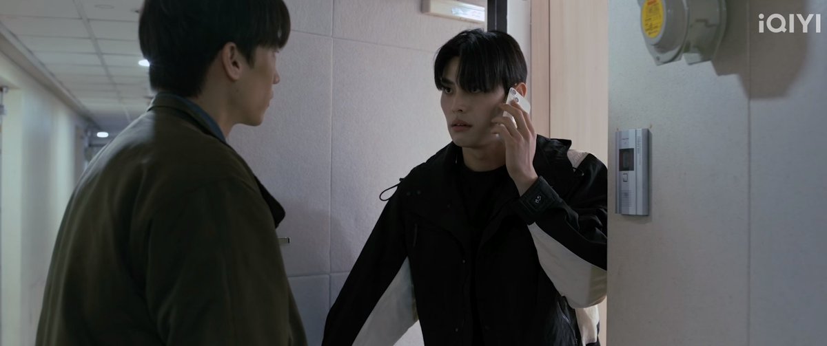 Dramas4thewin's tweet photo. Fear. Anger. Resolve. An exhausting cycle of accepting failure as an only option. The first 2 eps of #GrayShelter takes all of this and delivers it in a powerfully raw manner that tugs at the heart and leaves you hoping both men will find solace and success in love. #회색기류 https://t.co/PdRaXTFz2I