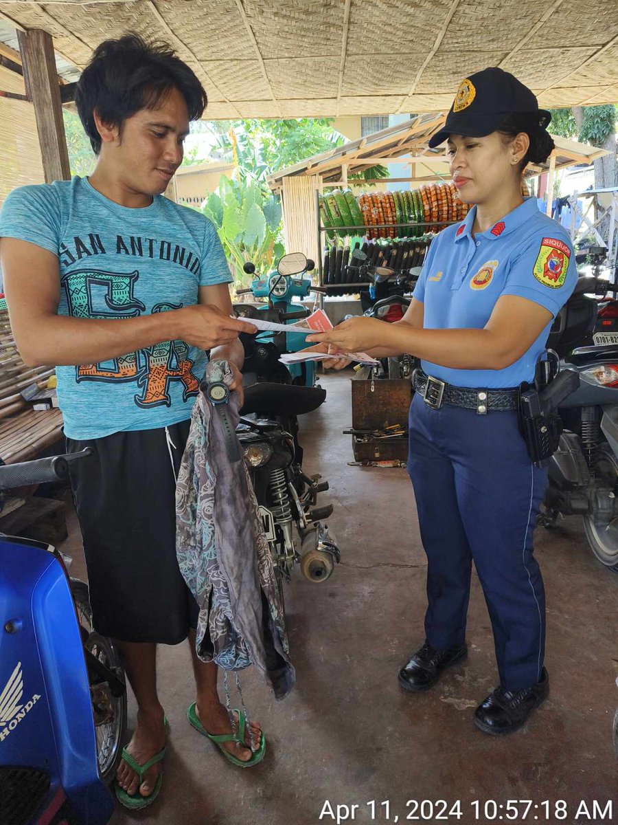 Dialogue and Distribution of Flyers

#BagongPilipinas 
#ToServeandProtect 
#HumbleServant
#TEAMPNPREGION7
#BisdakCops
#SiquijodnonPulis
#ServicewithaSmile