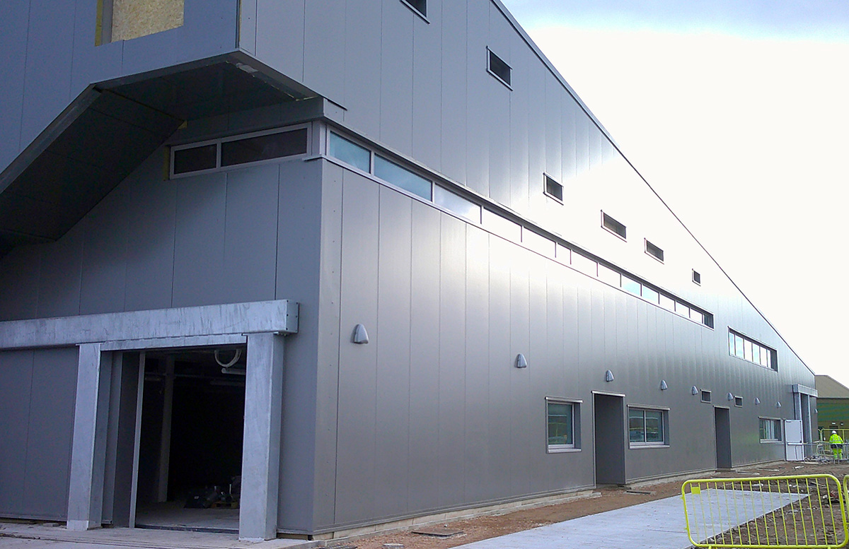 Building in progress <a href="/RAFLossiemouth/">RAF Lossiemouth</a>.

Working with local contractors who are providing 556 tonnes of steel and 7000m² of cladding, the future #E7 Wedgetail facilities are well underway.

More: mclh.co.uk/moray-steel-su…