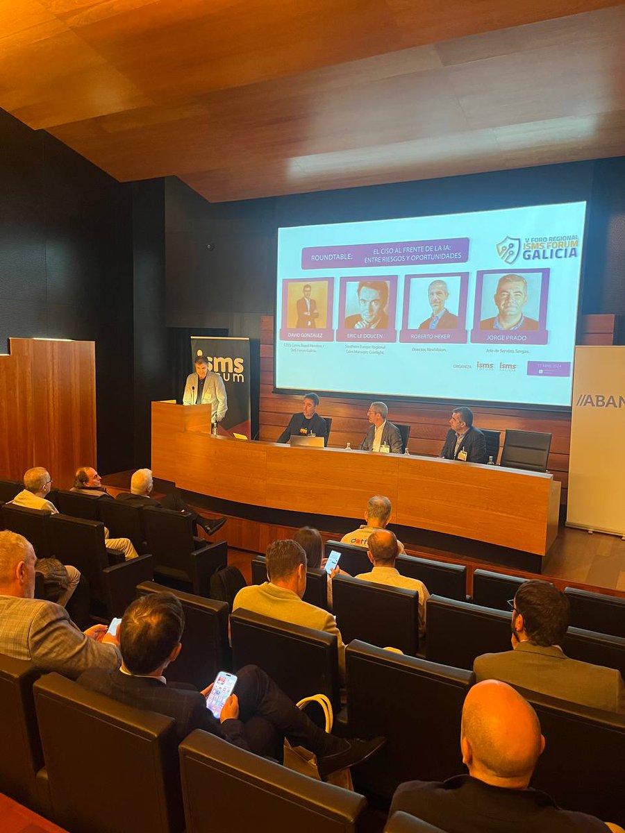 💥Ahora estamos escuchando una interesante mesa redonda moderada por David González González, COREN, en la que participan Eric Le Doucen, @corelight_inc , Roberto Heker,@nextvision_com y Jorge Prado Casal, Jefe de Servizo Galego de Saúde. #ISMSGAL5 #IA