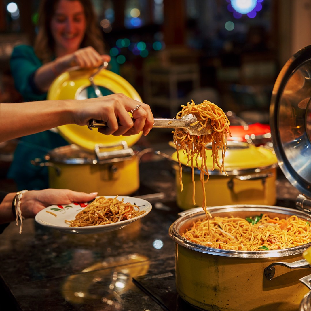 We're so excited to welcome @Thaikhun to Meadowhall🧡🎉 Feast on the authentic teste of Thailand right at the heart of Meadowhall, with rotated dishes every day so you're always tasting something new! Discover more 👉 meadowhall.co.uk/eatdrinkshop/t… #meadowhall #thaikhun #newopening