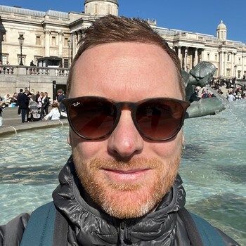 Runner profile: Nick. He's a GP that also works in sport/exercise medicine, so he understands the hard work #TraumaCare puts in to improve the lives of those injured through sport. To see more about Nick, click here: shorturl.at/aipP2 #LondonMarathon #Charity #Fundraising